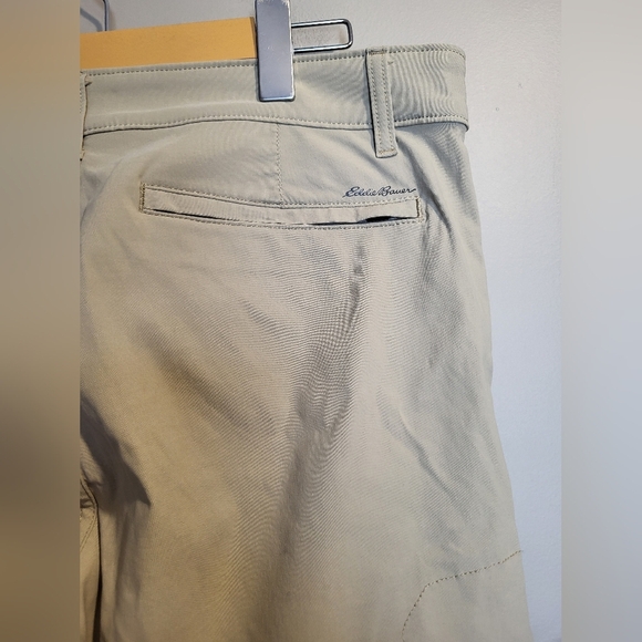 Eddie Bauer Men's Light Khaki Chinos - Picture 4 of 8